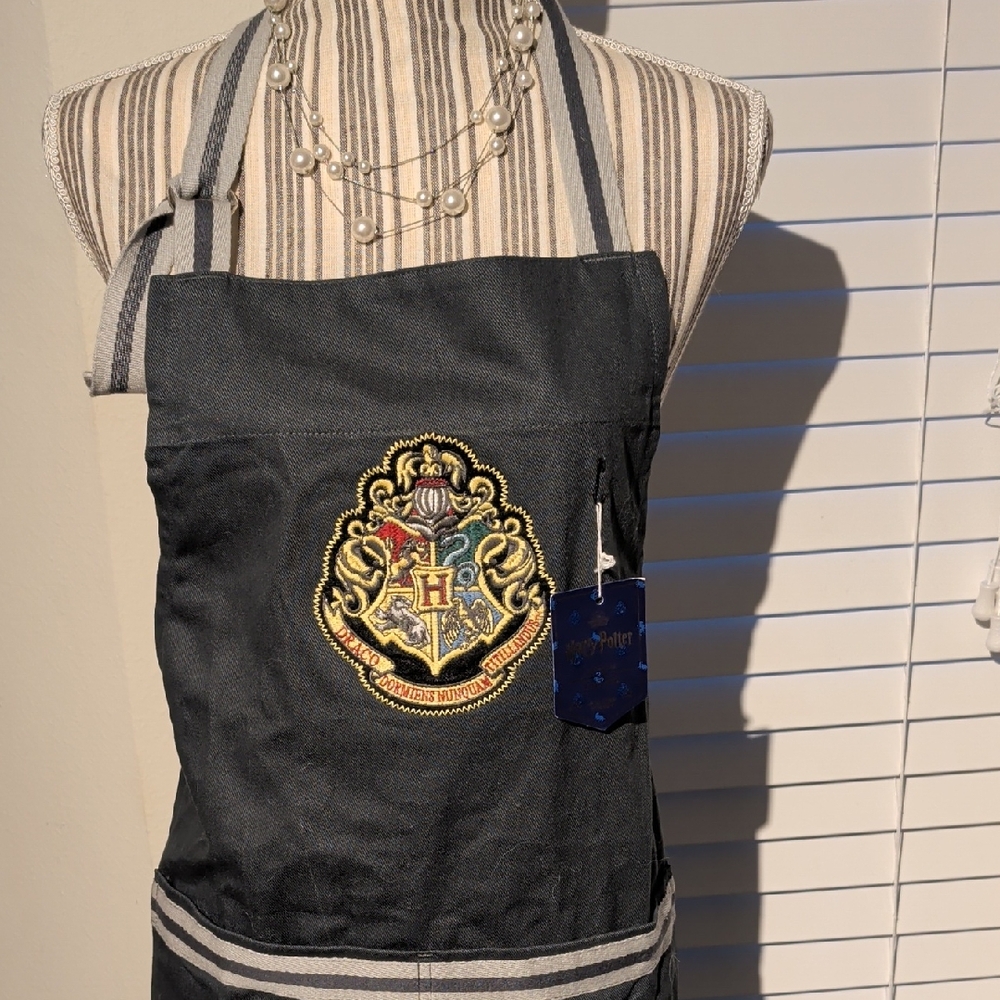 Harry Potter Apron with Gold Hogwarts Emblem